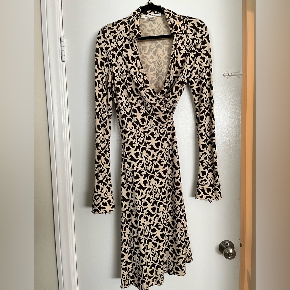 DIane VonFurstenberg vintage silk wrap dress. Excellent condition, barely worn.